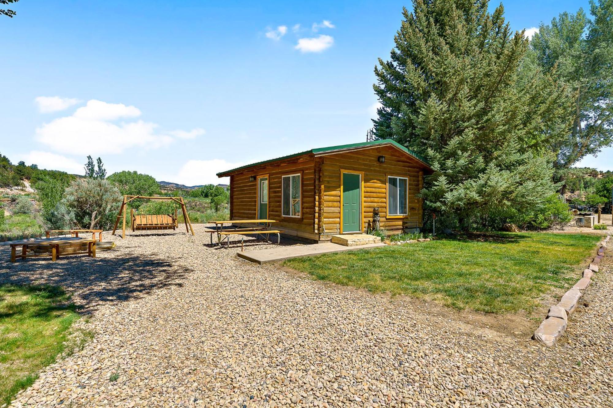 The Park Cabin At Mount Carmel Motel And Rv Park Exterior foto