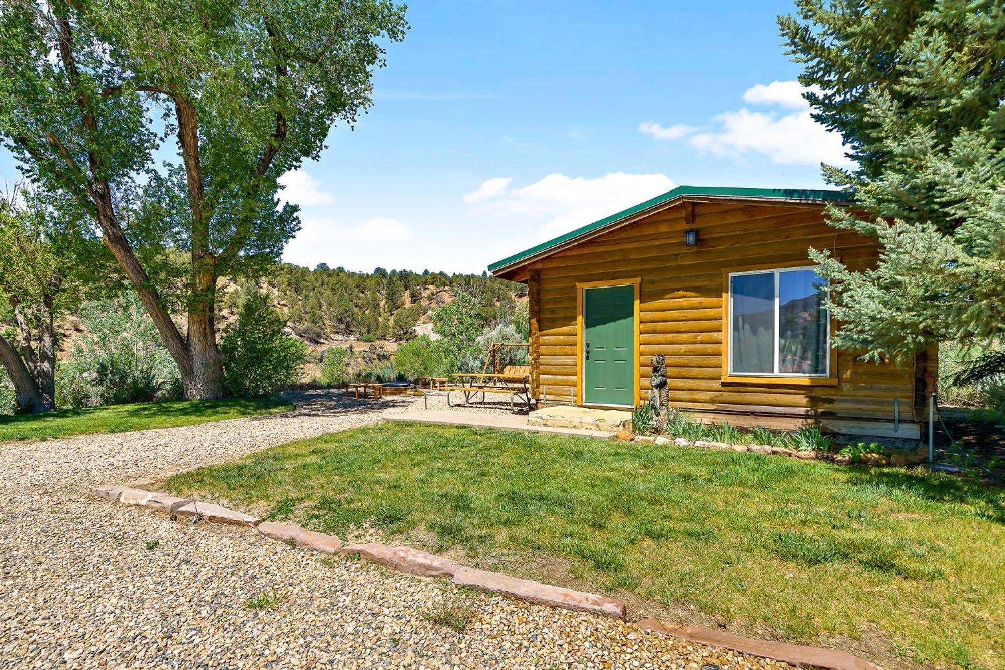 The Park Cabin At Mount Carmel Motel And Rv Park Exterior foto